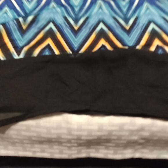 New Directions Women's 2xl Artsy Tunic Top NWT Long Sleeve Blue Black Chevron - Picture 7 of 9